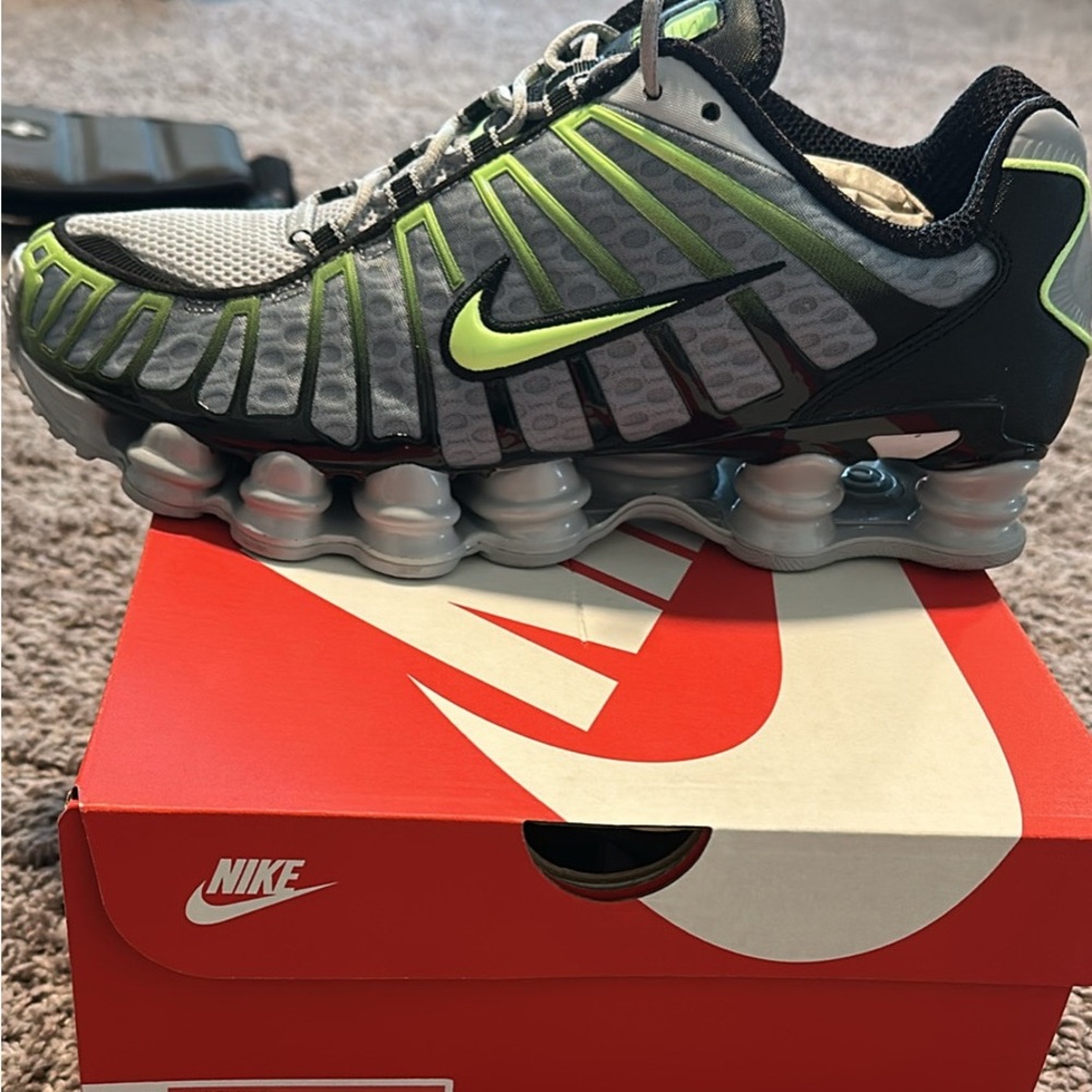 Nike Men’s Athletic Shoes Gray and Neon Green